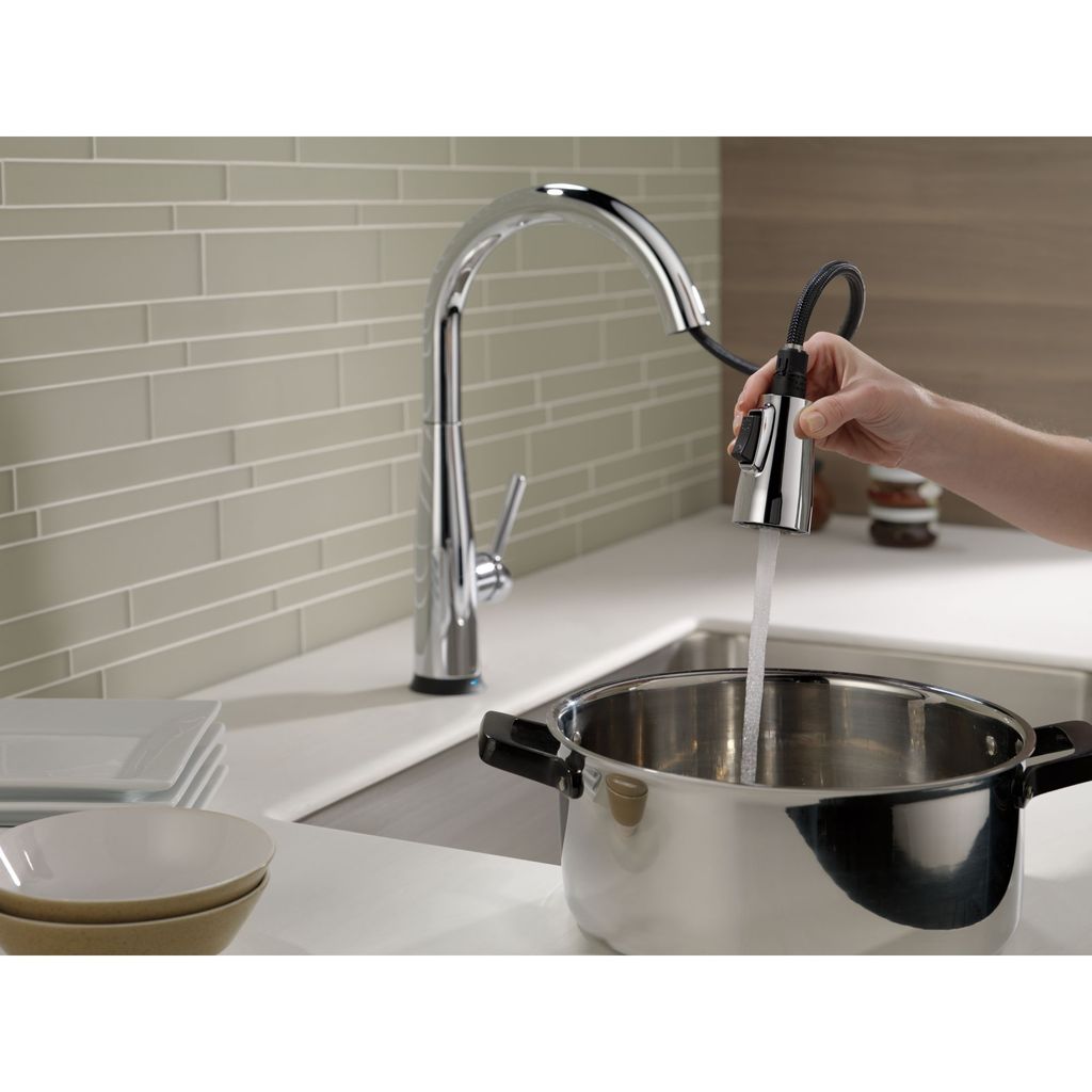 Delta 9113 Essa Single Handle Pull Down Kitchen Faucet Chrome 3